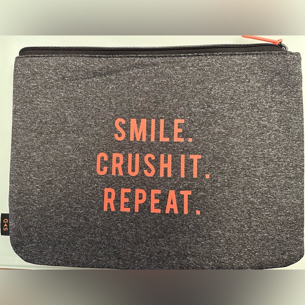 Stella & Dot Crush It neoprene pouch NWOT